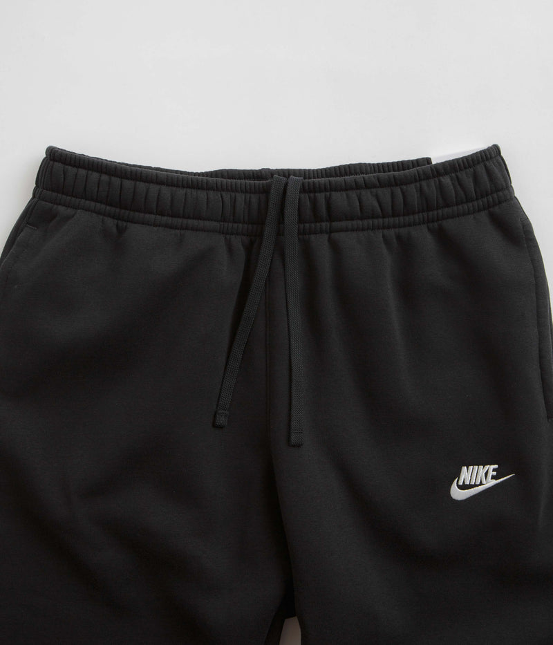 Nike Club Fleece Joggers in Black and Black / White