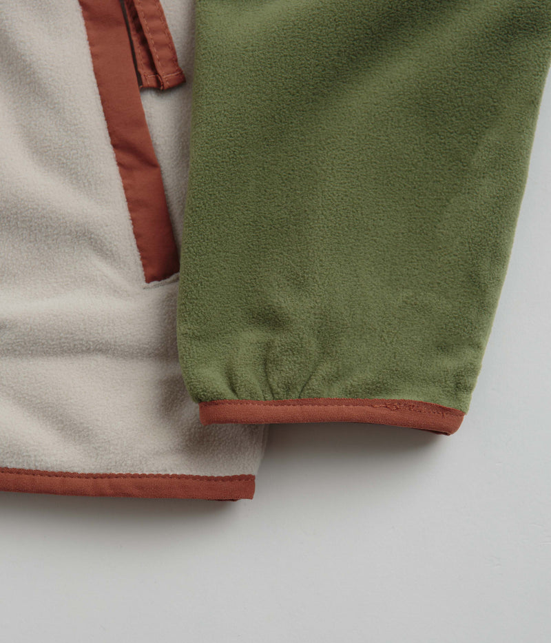 Columbia Back Bowl Lightweight Fleece in Canteen and Dark Stone / Auburn