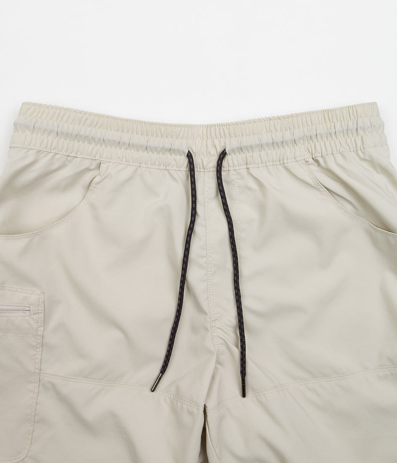 Columbia Coral Ridge Shorts in Dark Stone