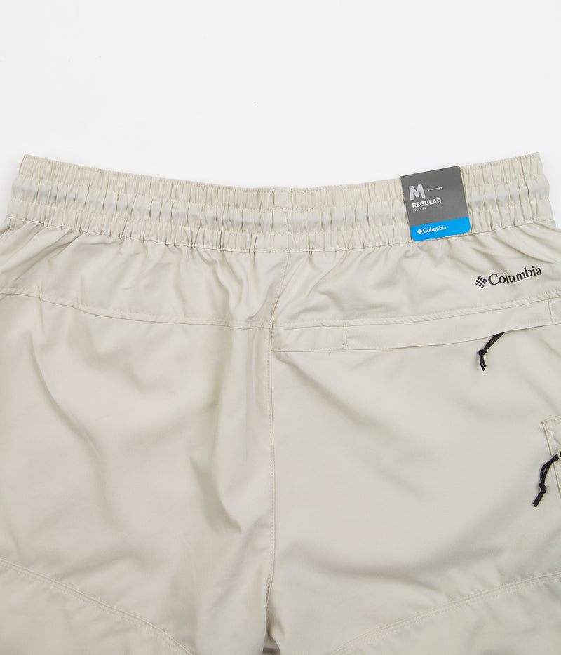 Columbia Coral Ridge Shorts in Dark Stone