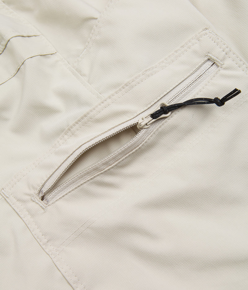 Columbia Coral Ridge Shorts in Dark Stone
