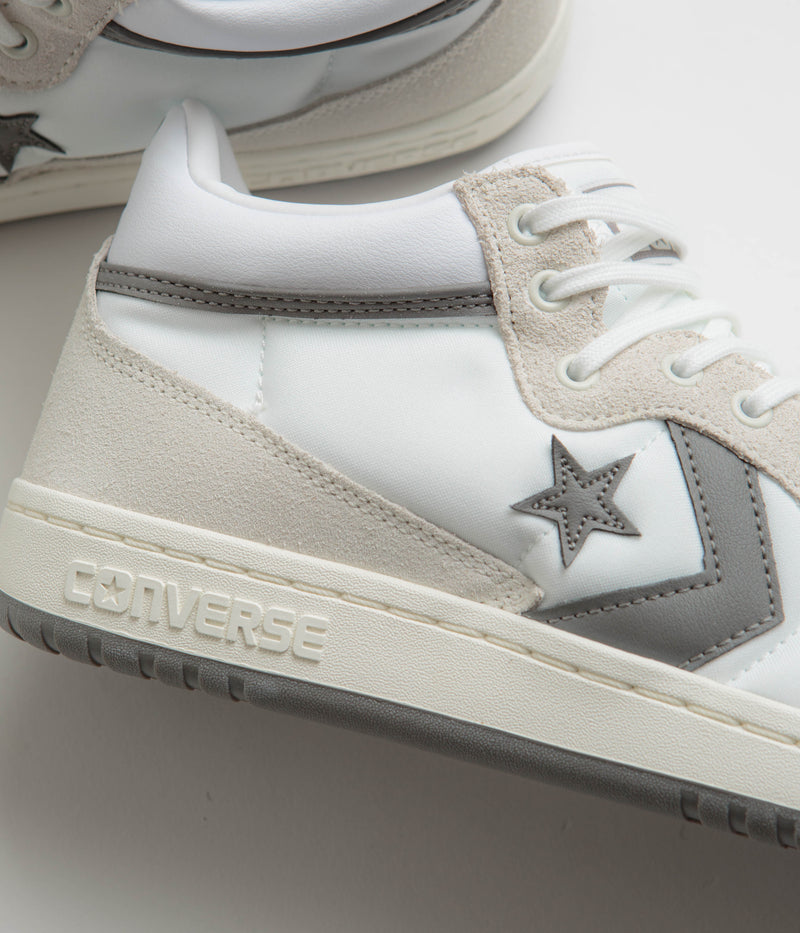 Converse Fastbreak Mid Shoes in White and Vaporous Grey / White