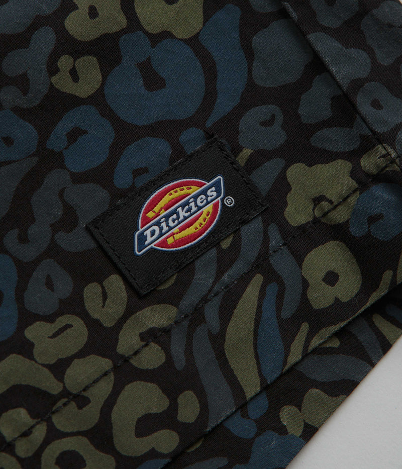 Dickies Saltville Shorts in Black Camo Print