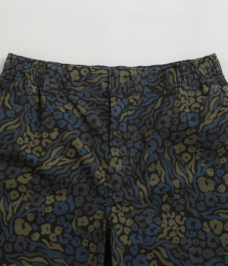 Dickies Saltville Shorts in Black Camo Print