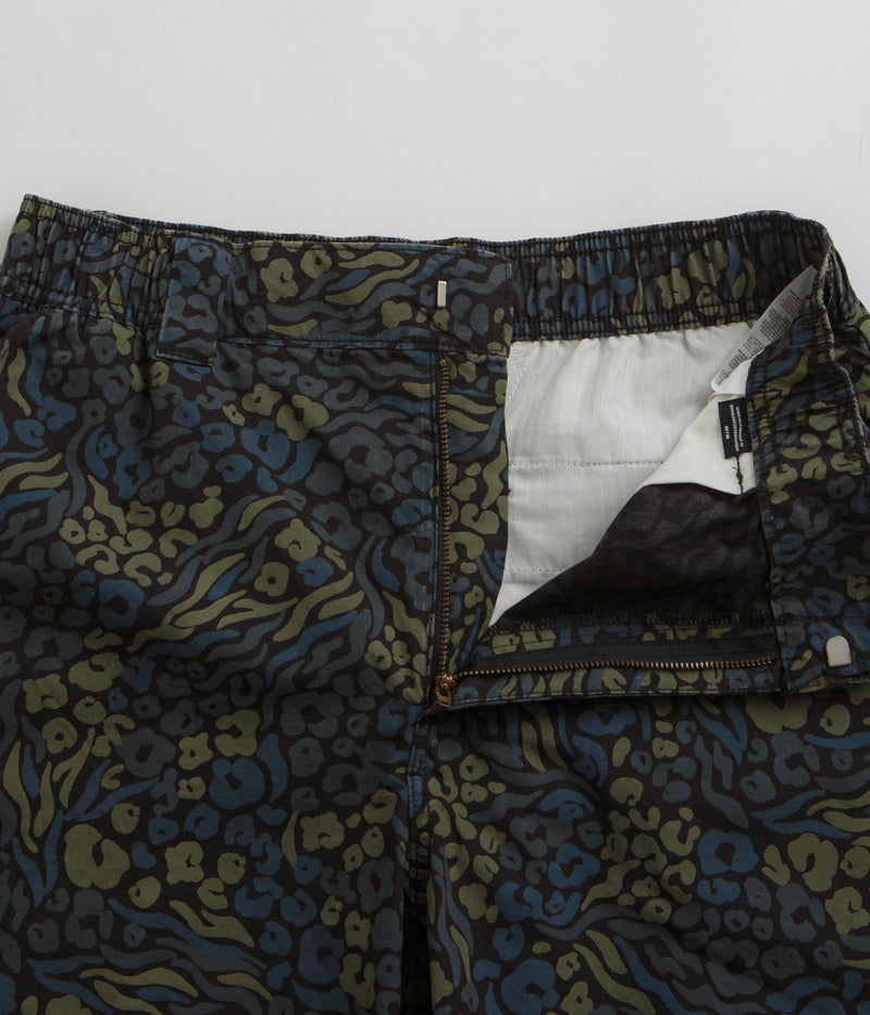 Dickies Saltville Shorts in Black Camo Print