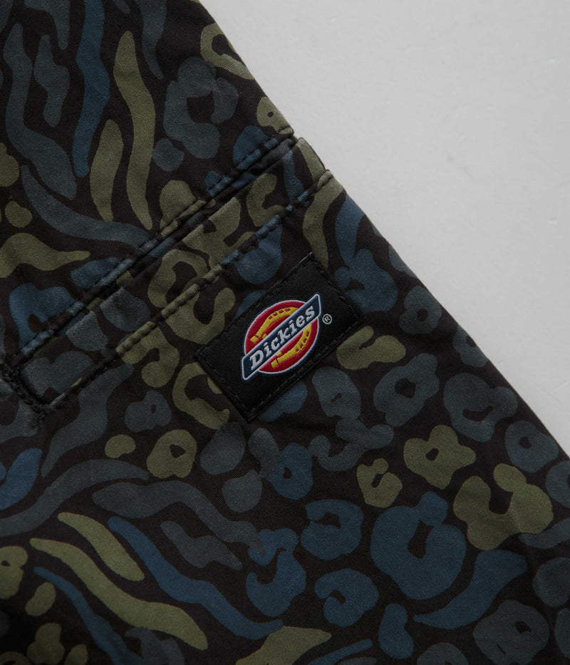 Dickies Saltville Shorts in Black Camo Print