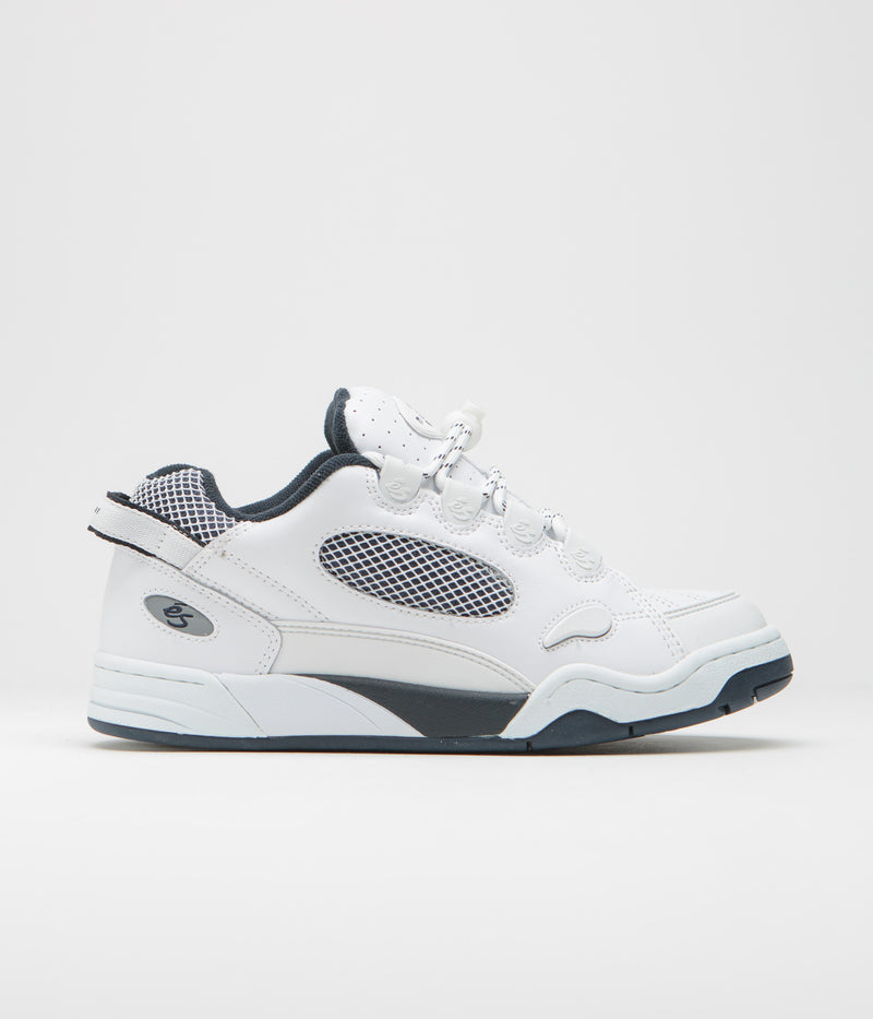 eS Muska Shoes in White