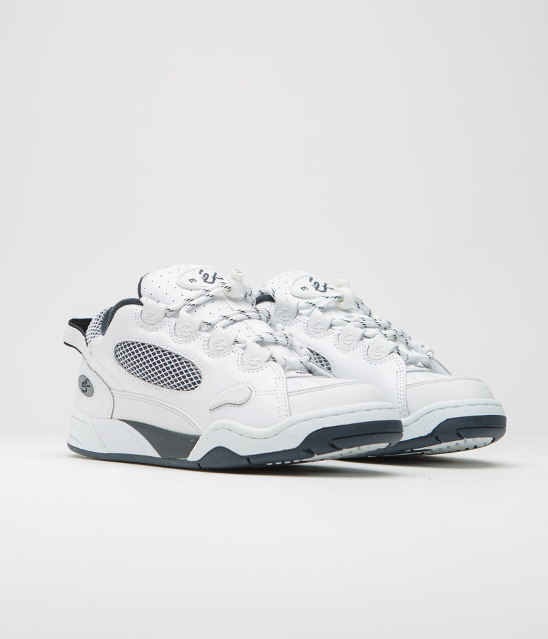 eS Muska Shoes in White