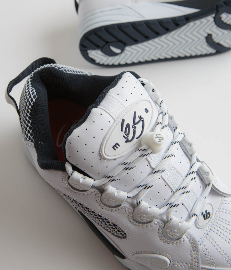 eS Muska Shoes in White