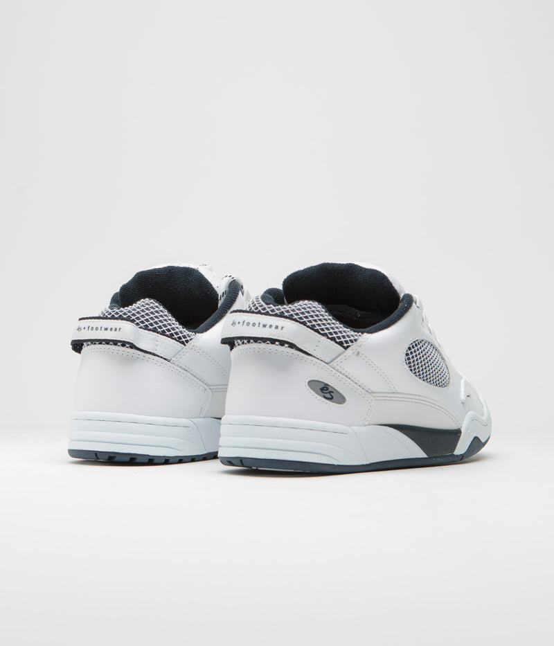 eS Muska Shoes in White