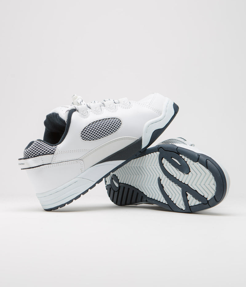 eS Muska Shoes in White