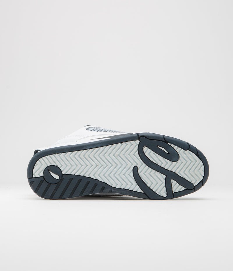 eS Muska Shoes in White