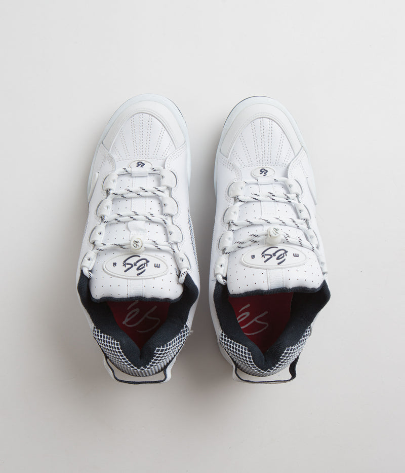 eS Muska Shoes in White