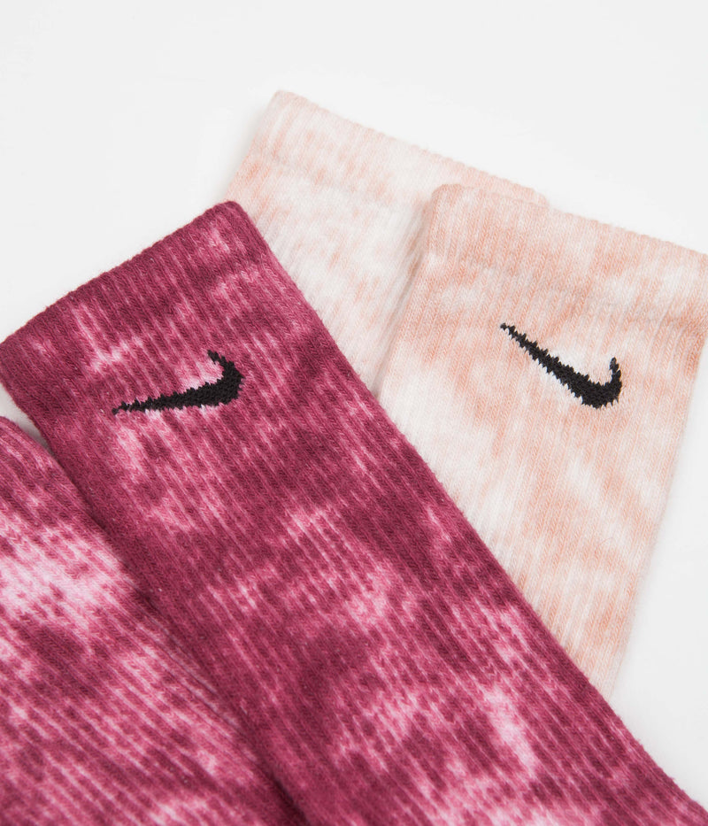 Nike Everyday Plus Tie-Dye Crew Socks (2 Pair) in Red and Multi
