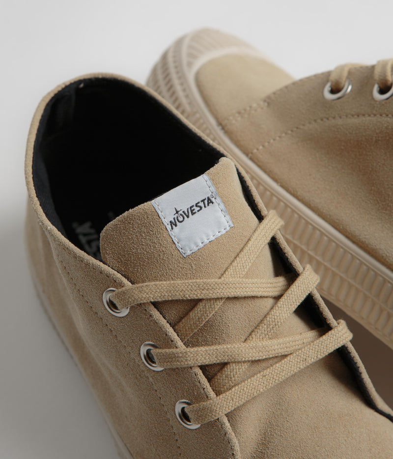 Novesta Star Chukka Suede Shoes in Mono Papyrus