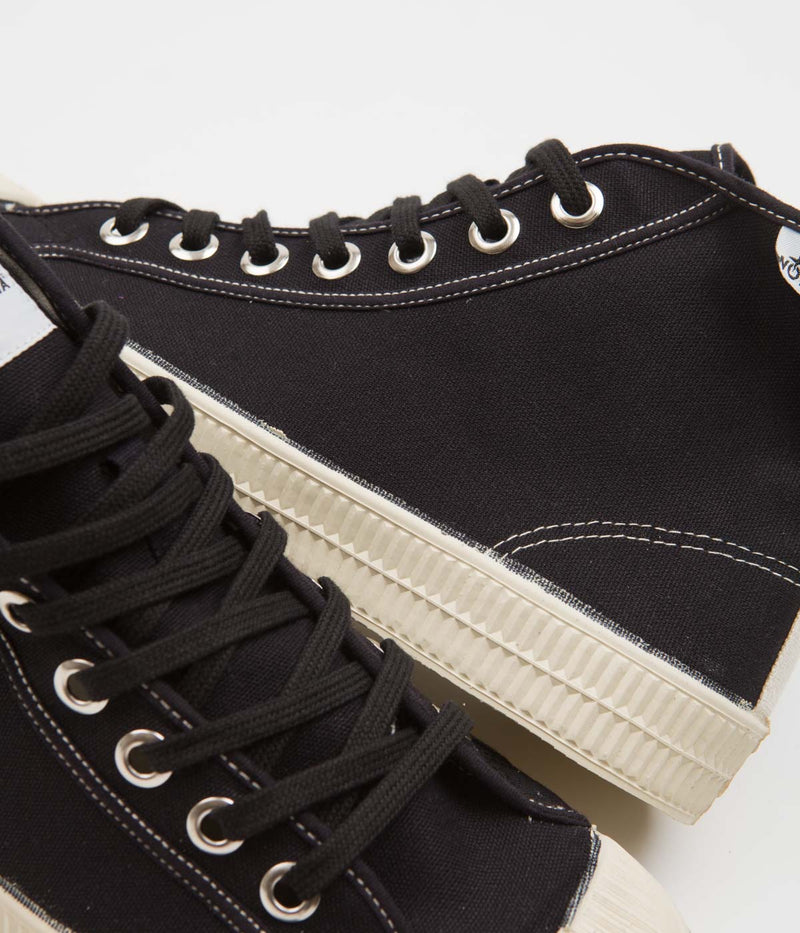 Novesta Star Dribble Contrast Stitching Shoes in 60 Black and 99 Beige / 106 Ecru