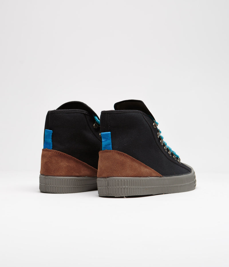Novesta Star Dribble Hiker Shoes in 60 Black and 230 Grey