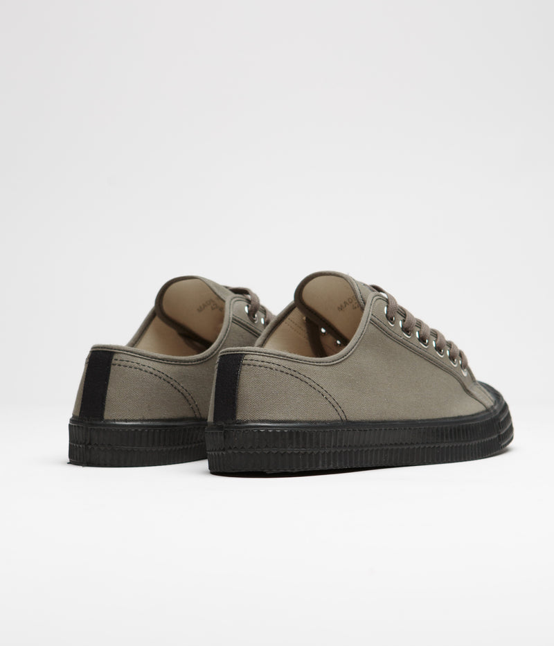 Novesta Star Master Contrast Stitch Shoes in 26 Grey and 60 Black / 615 Black