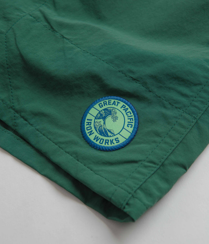 Patagonia Baggies Longs 7" Shorts in GPIW Crest: Conifer Green