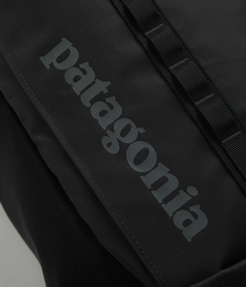 Patagonia Black Hole Backpack 25L in Black