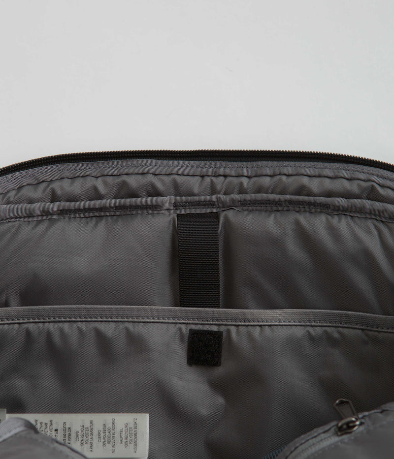 Patagonia Black Hole Backpack 25L in Black