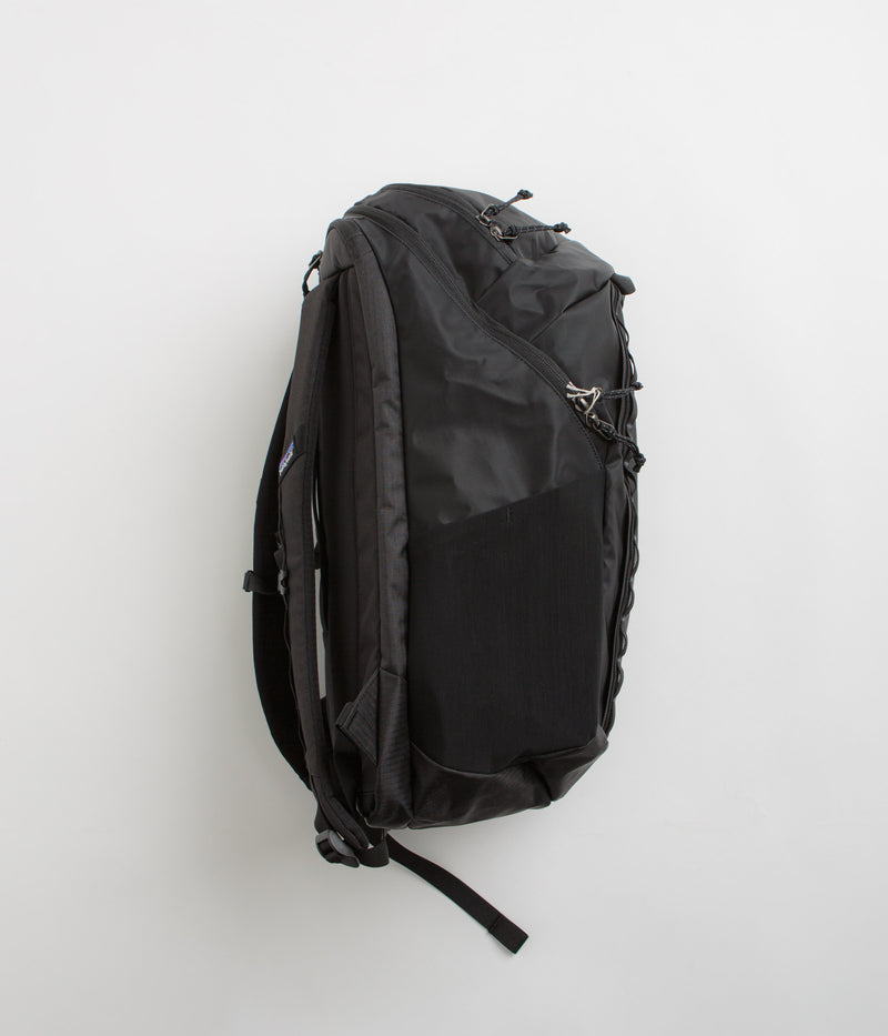 Patagonia Black Hole Backpack 32L in Black