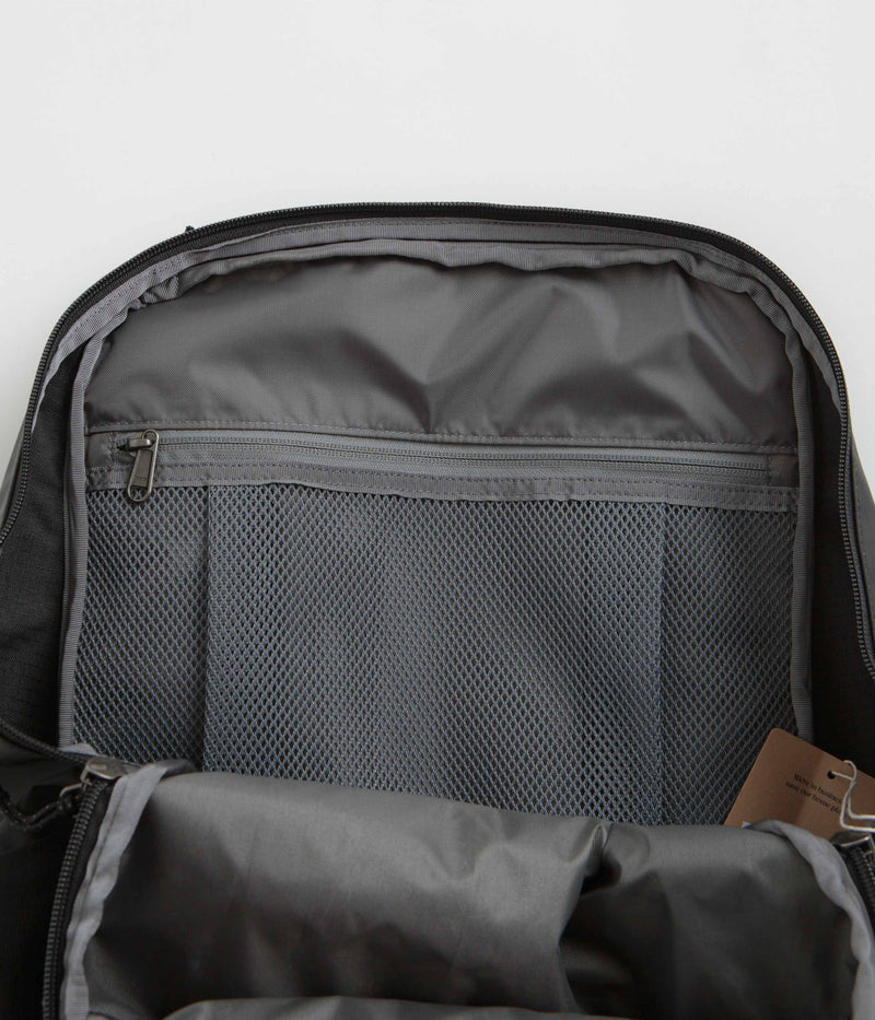 Patagonia Black Hole Backpack 32L in Black