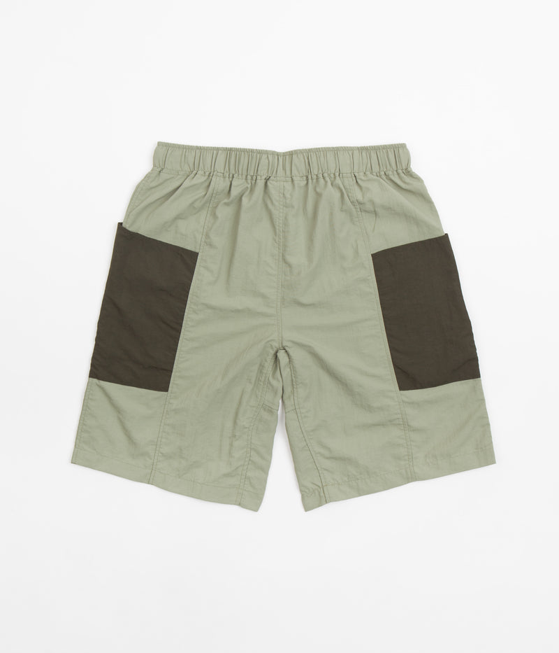 Quasi Solo Shorts in Moss