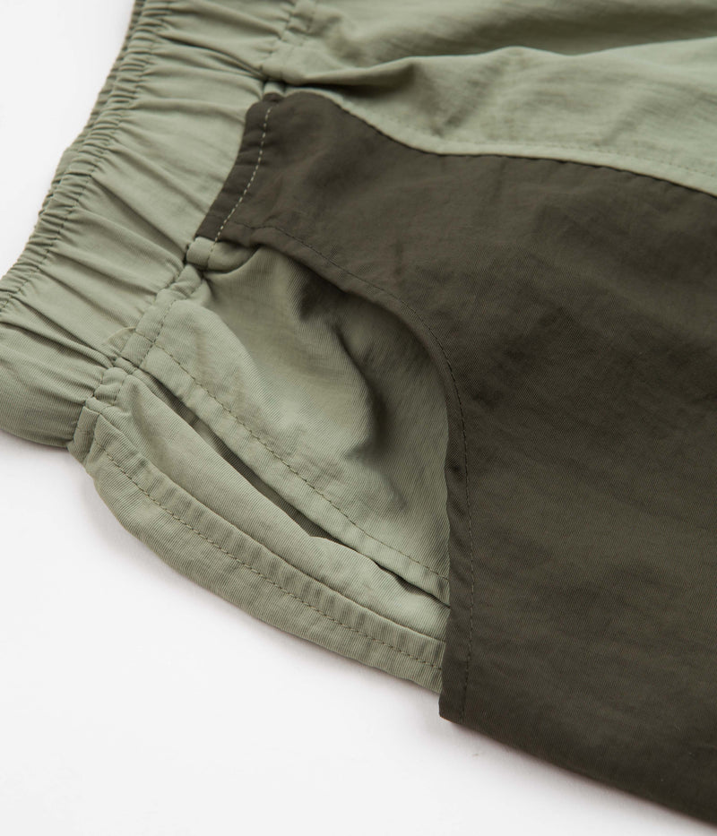Quasi Solo Shorts in Moss