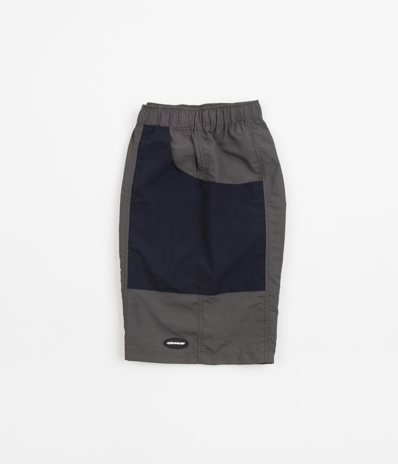Quasi Solo Shorts in Stone