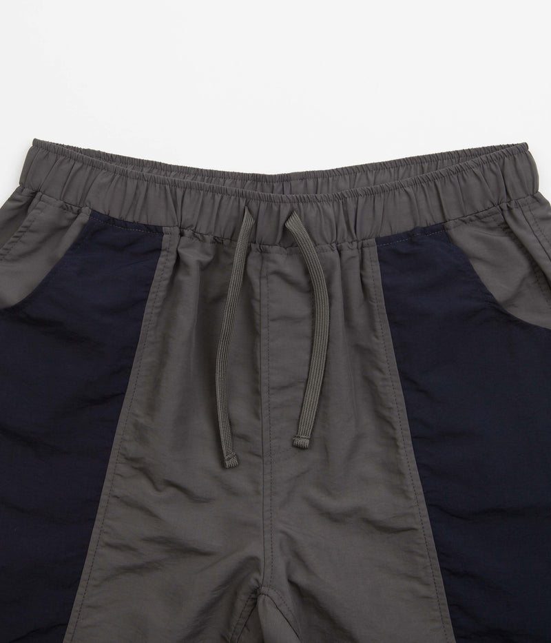 Quasi Solo Shorts in Stone