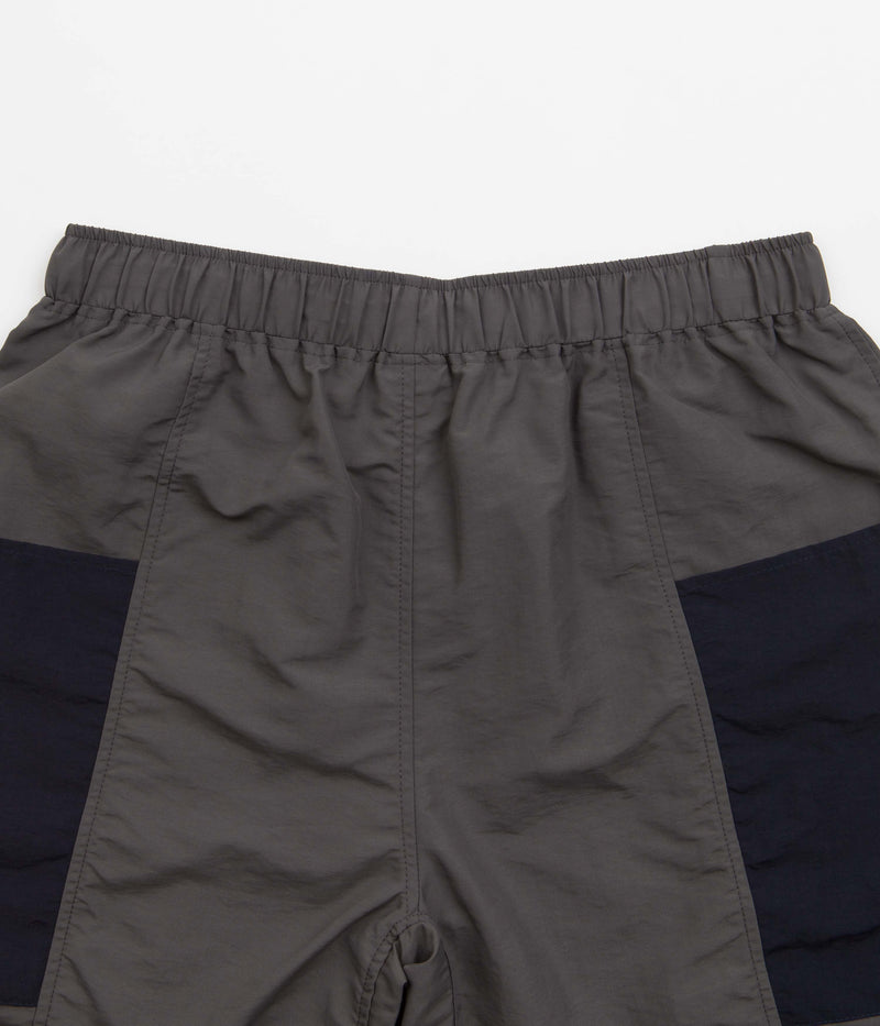 Quasi Solo Shorts in Stone