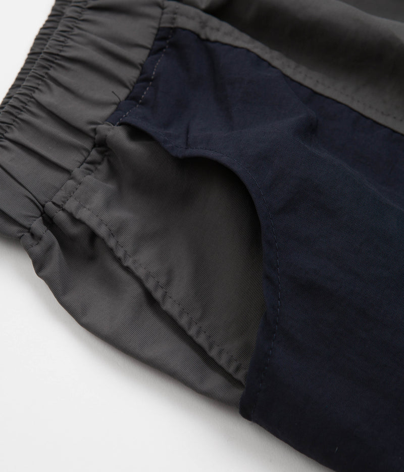 Quasi Solo Shorts in Stone