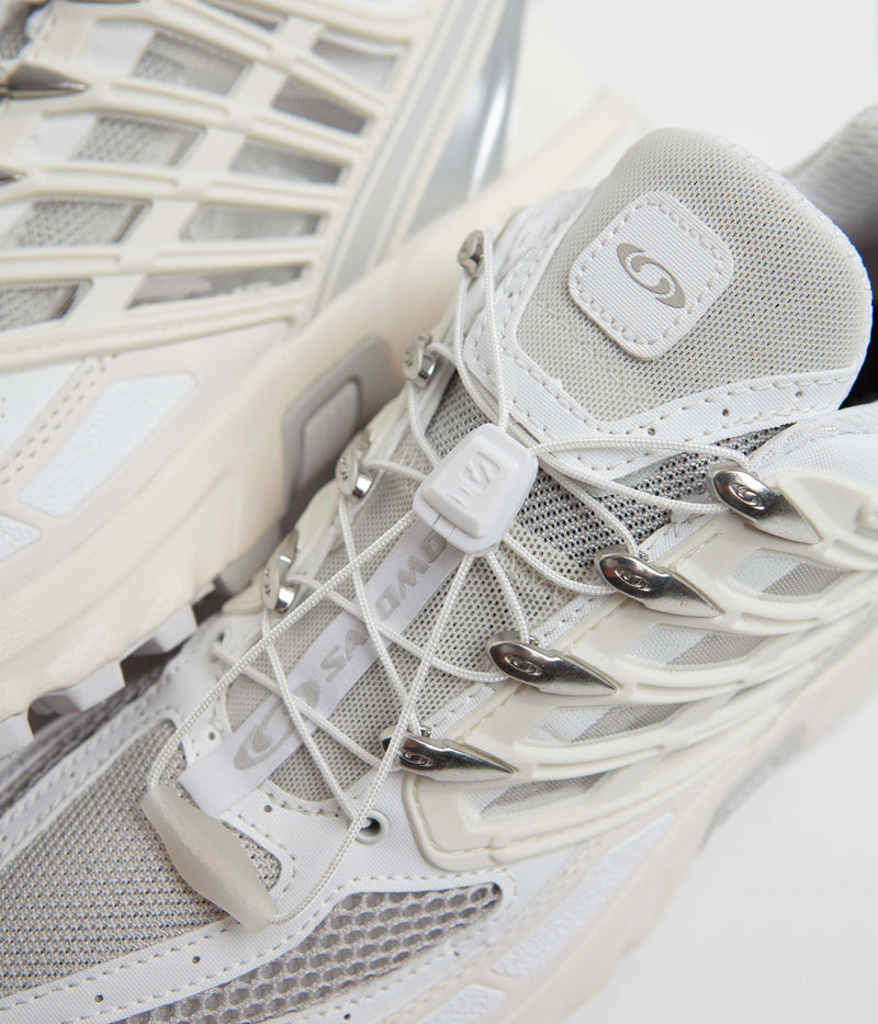Salomon ACS Pro Shoes in White and Vanilla Ice / Lunar Rock