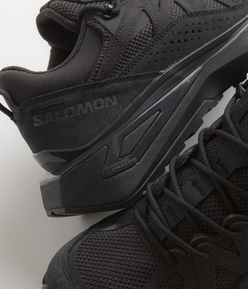 Salomon Odyssey ELMT Low Shoes in Black and Phantom / Black