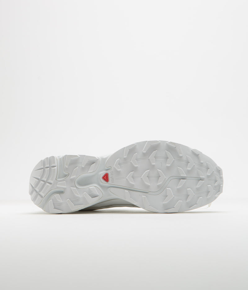 Salomon XT-6 Shoes in White and White / Lunar Rock