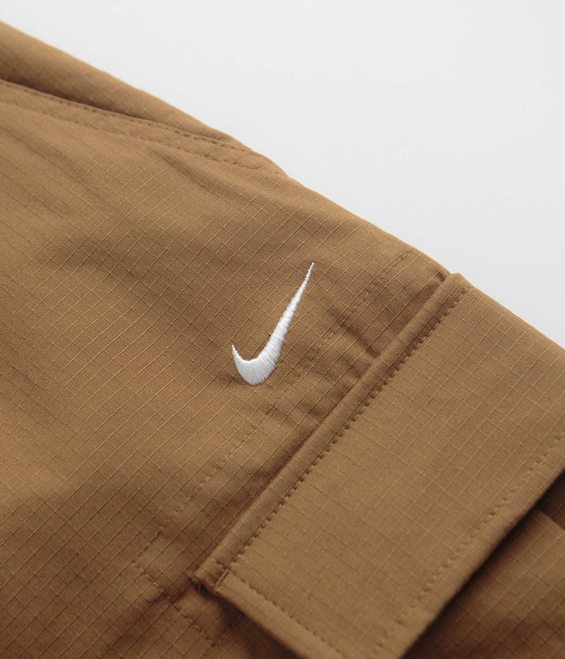 Nike SB Cargo Shorts in Ale Brown and White