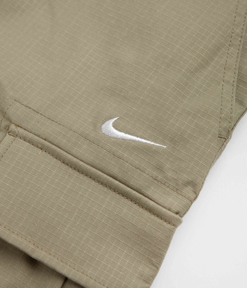 Nike SB Cargo Shorts in Neutral Olive and White