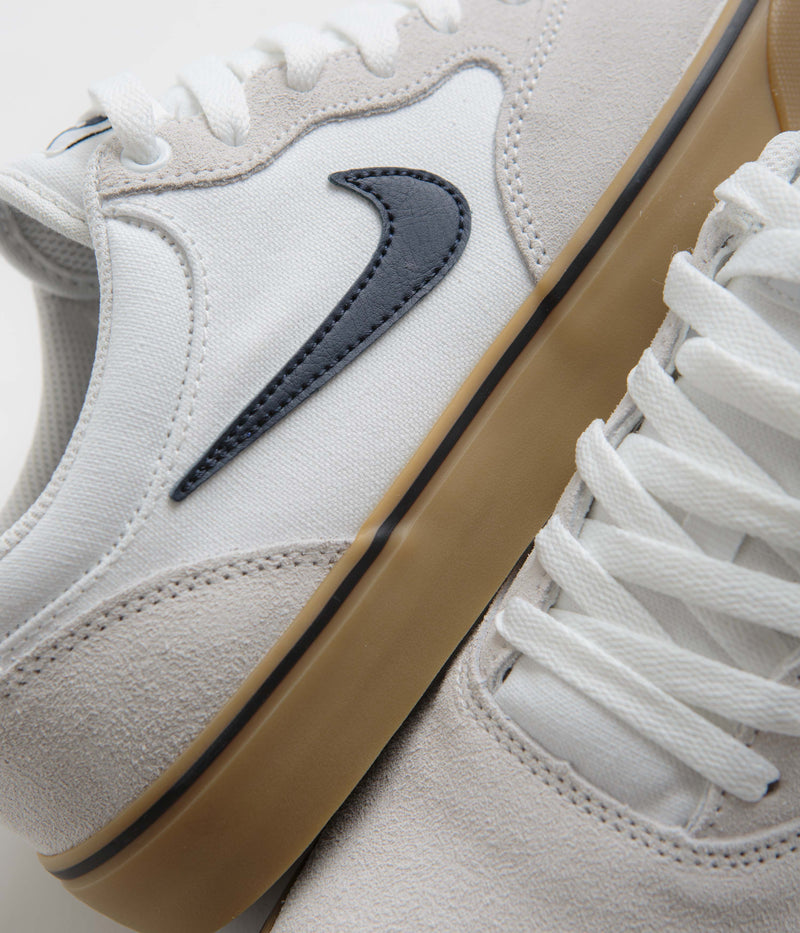 Nike SB Chron 2 Shoes in White and Obsidian and White - Gum Light Brown