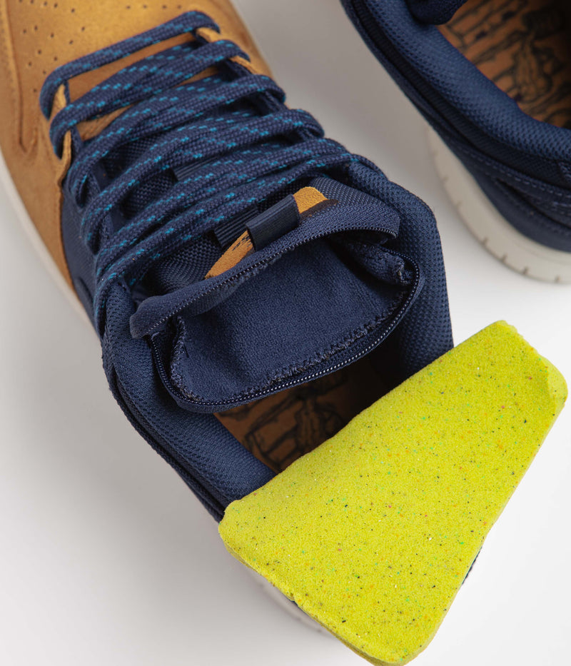 Nike SB Dunk Low Pro Premium Shoes in Midnight Navy and Midnight Navy and Desert Ochre