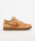Nike SB Dunk Low Shoes in Dune and Twig and Wheat - Gum Medium Brown