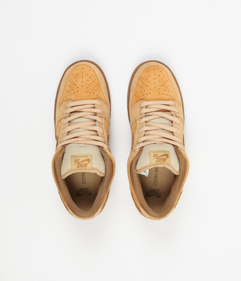 Nike SB Dunk Low Shoes in Dune and Twig and Wheat - Gum Medium Brown