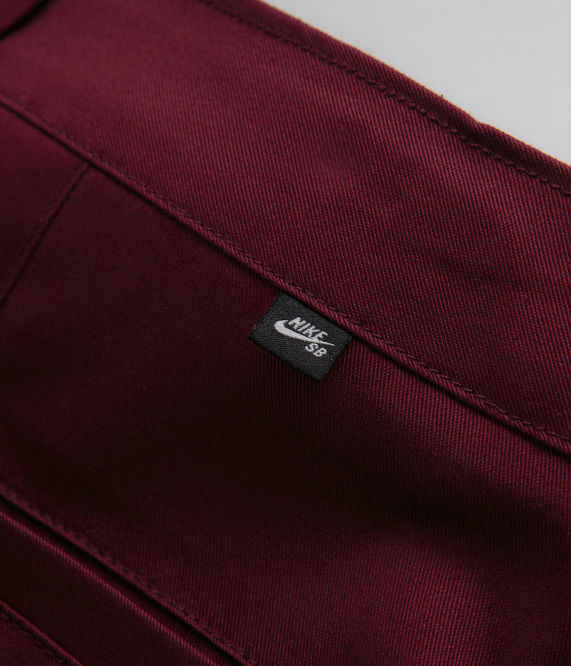 Nike SB El Chino Shorts in Dark Team Red