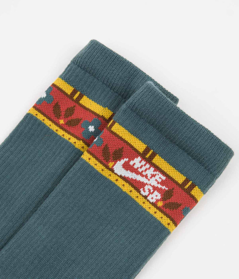 Nike SB Everyday Max Lightweight Crew Socks (3 Pair) in White and Paisley