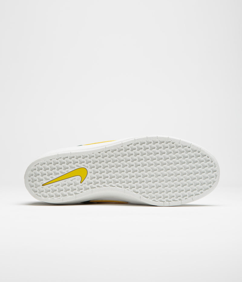 Nike SB Force 58 Premium Shoes in Gorge Green and Tour Yellow and White