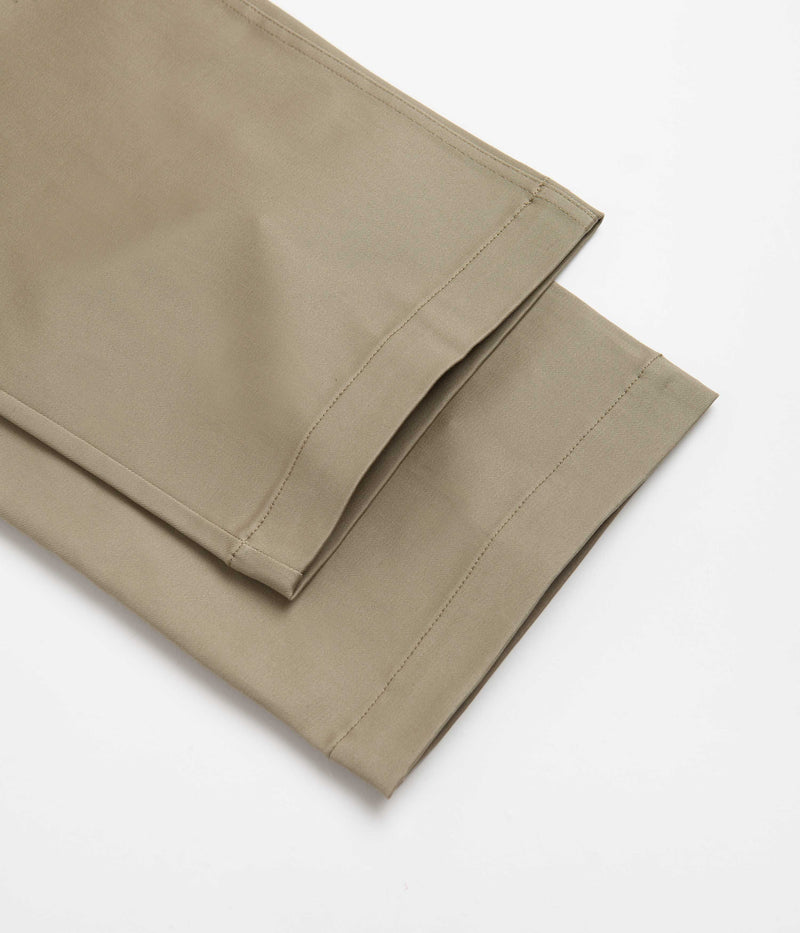 Nike SB GFX El Chino Pants in Neutral Olive and Black