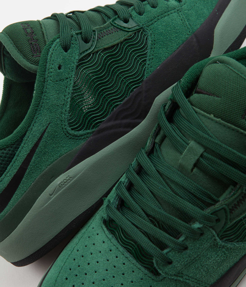 Nike SB Ishod Shoes in Gorge Green and Black and Dutch Green - Black