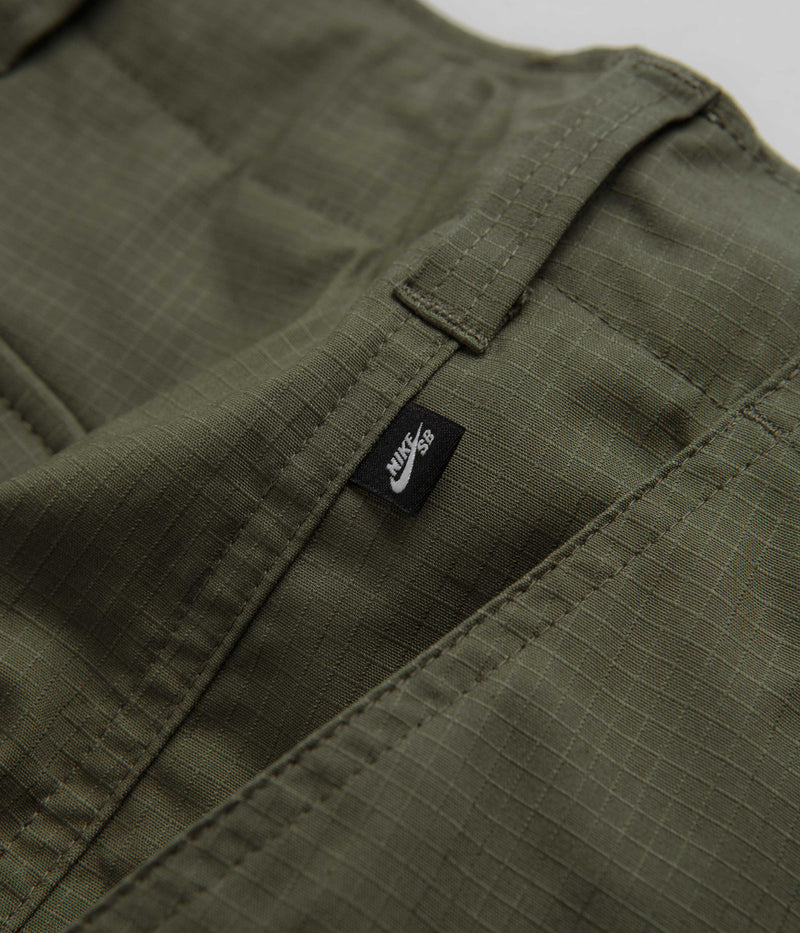 Nike SB Kearny Cargo Shorts in Medium Olive