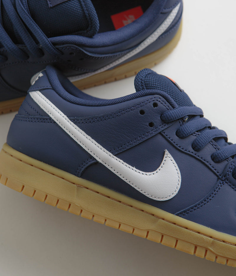 Nike SB Orange Label Dunk Low Pro Shoes in Navy and White and Navy - Gum Light Brown