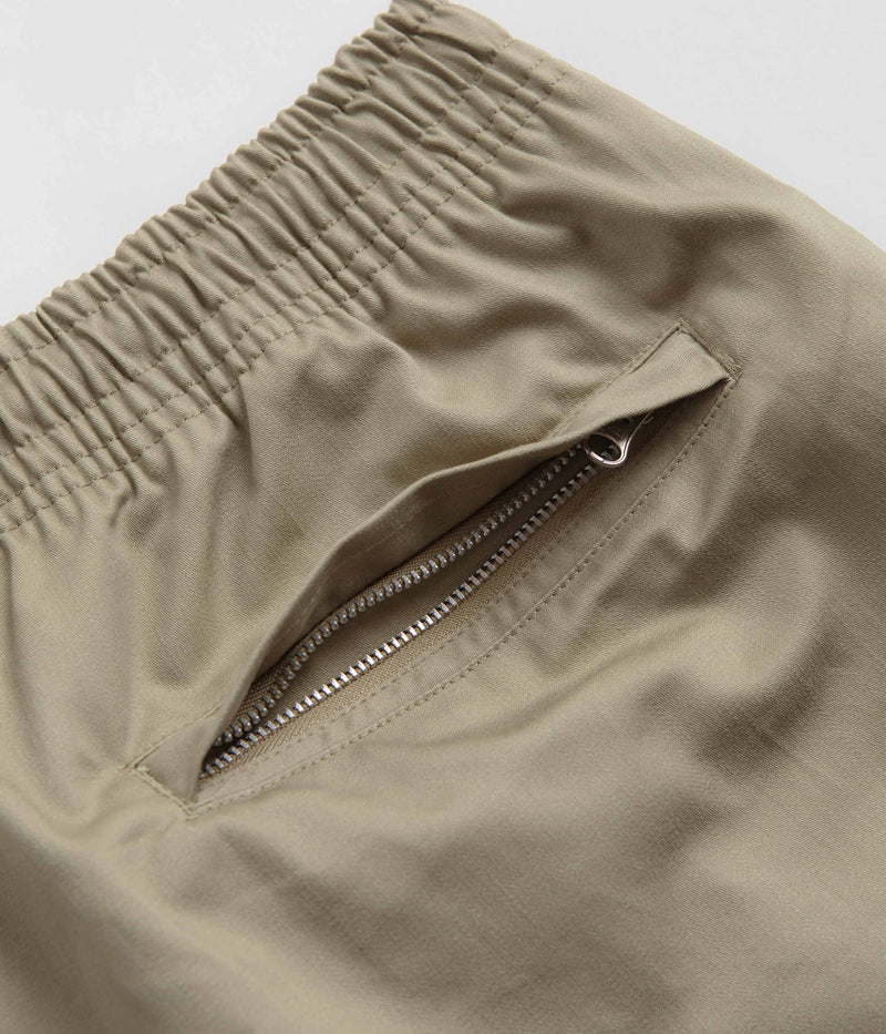 Nike SB Skyring Shorts in Neutral Olive and White